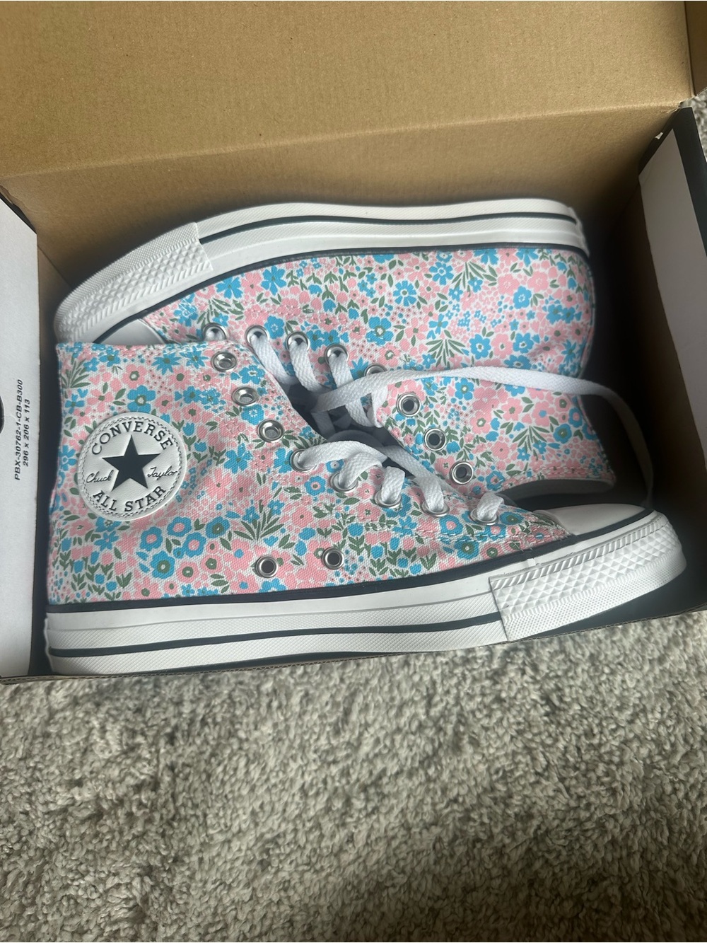 Converse High-Top Sneakers in Pink Floral Print size 8.5 women’s
